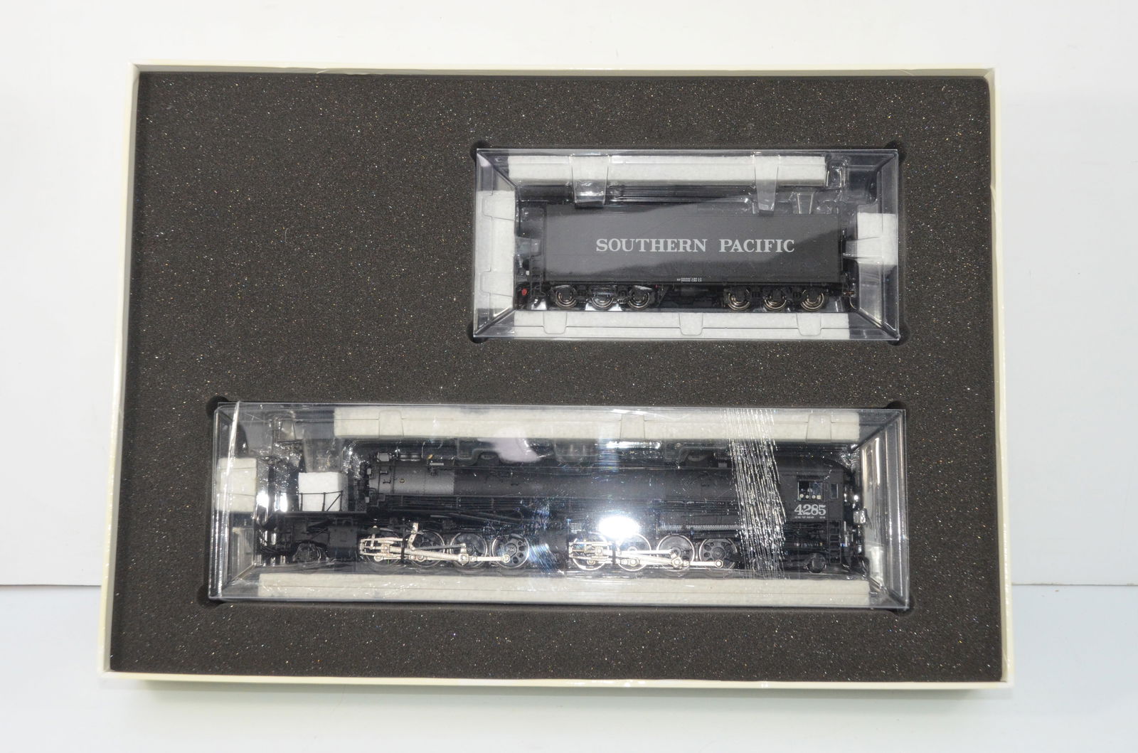 Southern Pacific RR 2-8-8-4 Cab Forward Steam Loco-Intermountain-HO Scale (1 of 9)