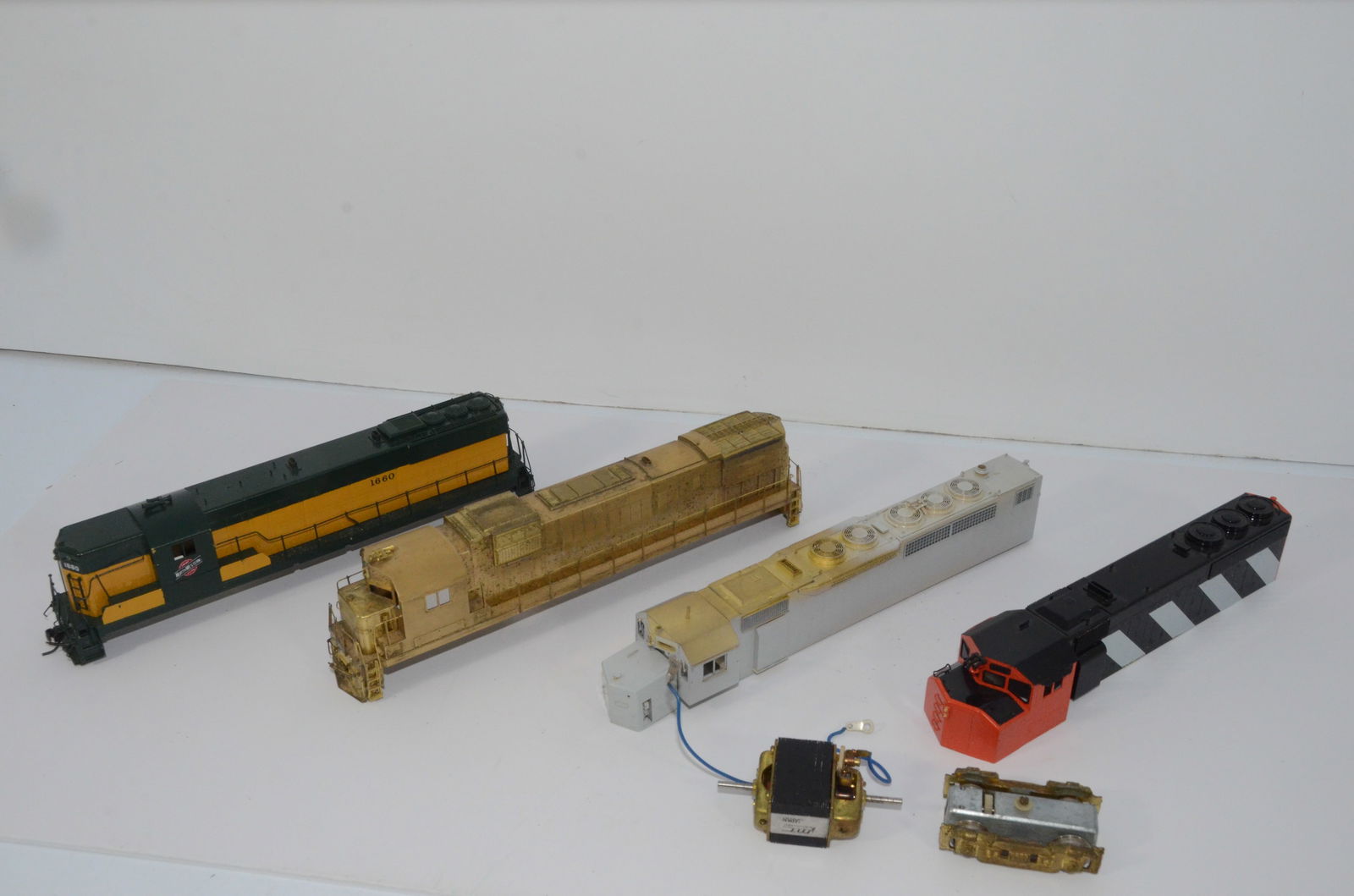 Five Mixed Brass Diesel Locomotive Shells and Parts-HO Scale (1 of 6)