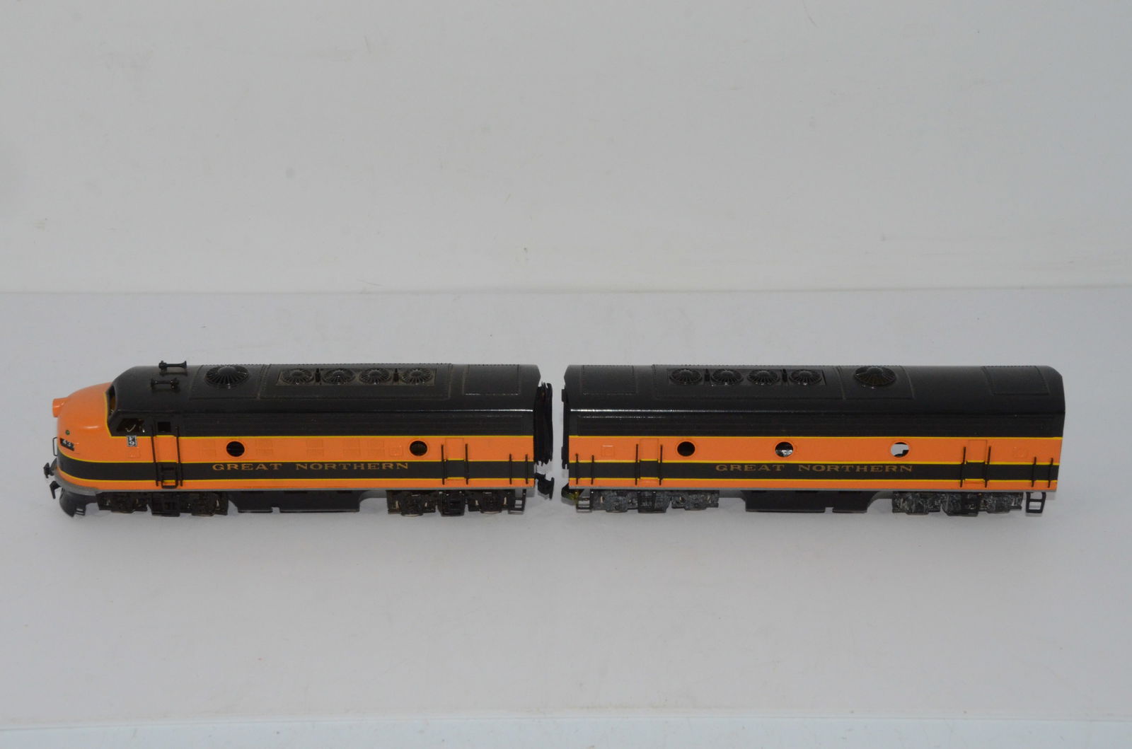 Great Northern RR F9A/B Diesel Loco Set-Tenshodo Brass-HO Scale (1 of 11)