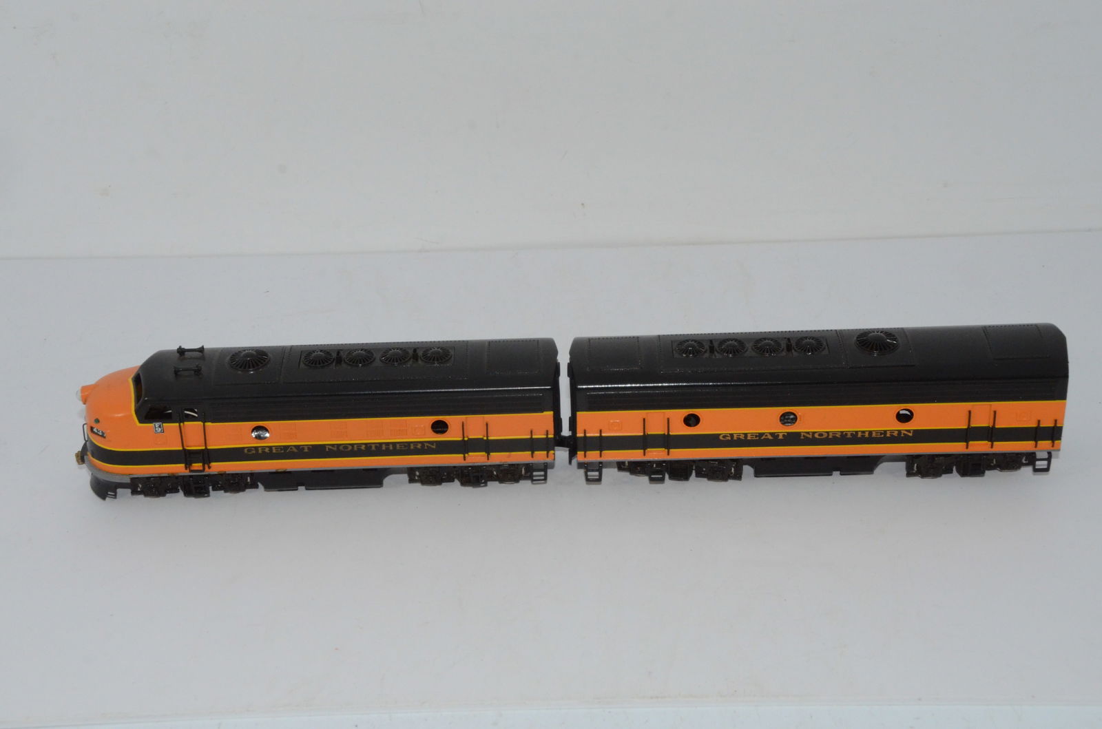 Great Northern RR F9A/B Diesel Loco Set-Tenshodo Brass-HO Scale (1 of 11)