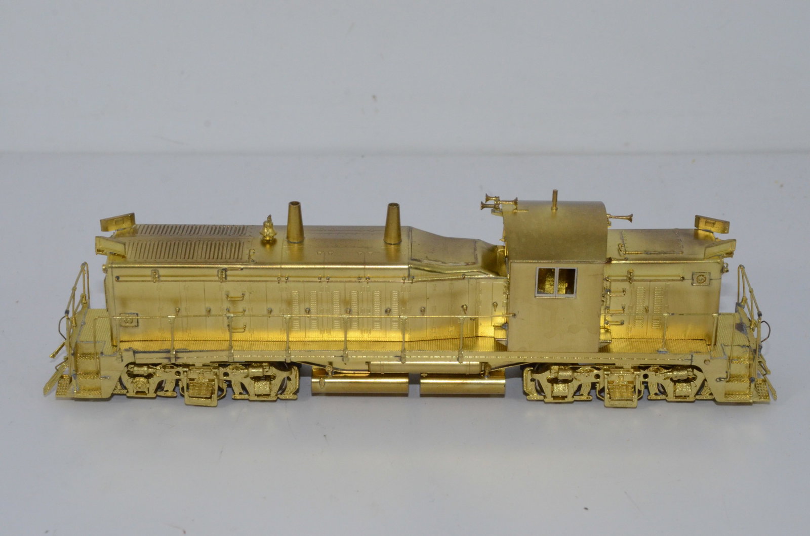 Great Northern RR NW-5 Diesel Locomotive-Overland Brass Models-HO Scale: This is a Great Northern Railroad NW-5 brass modernized diesel locomotive in HO scale. Modeled after locomotive numbers 186-195. Manufactured by Ajin Precision in Korea and distributed by Overland Bra