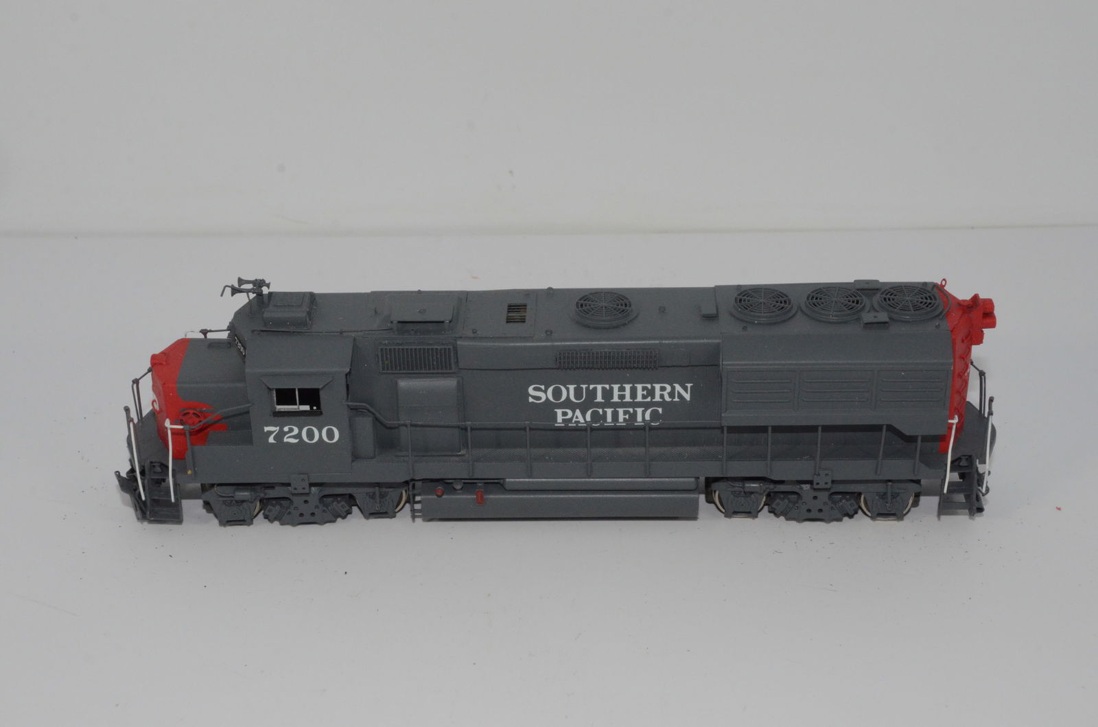 Southern Pacific RR GP-40X Diesel Locomotive-Overland Brass Models-HO Scale (1 of 8)