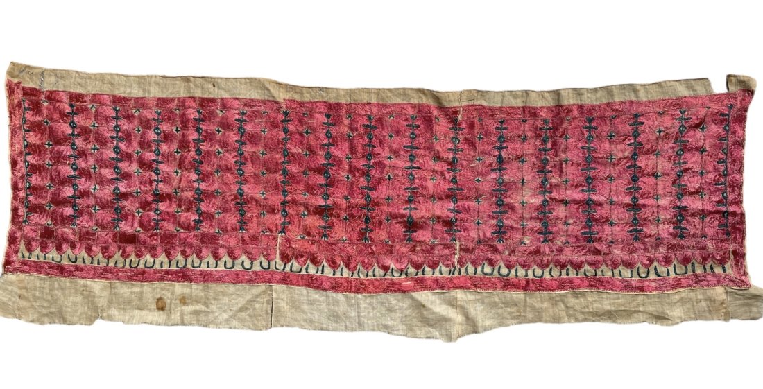 Antique Silk Indian Mughal Embroidery Panel Circa 1880: Antique Silk Indian Mughal Embroidery Panel. Circa 1880. Size: 107 cms x 37 cms ( 42 ins x 14 ins ). FREE PACKING AND SHIPPING UK/Worldwide for any quantity of Sold items listed on an invoice with a H