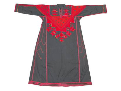 Antique Palestinien Silk and Cotton Embroidered Dress Circa 1940: Antique Palestinien Silk and cotton Dress Circa 1940. Size 130 cms x 149 cms. ( 59 ins x 59 ins ). FREE PACKING AND SHIPPING UK/Worldwide for any quantity of Sold items listed on an invoice with a Ham