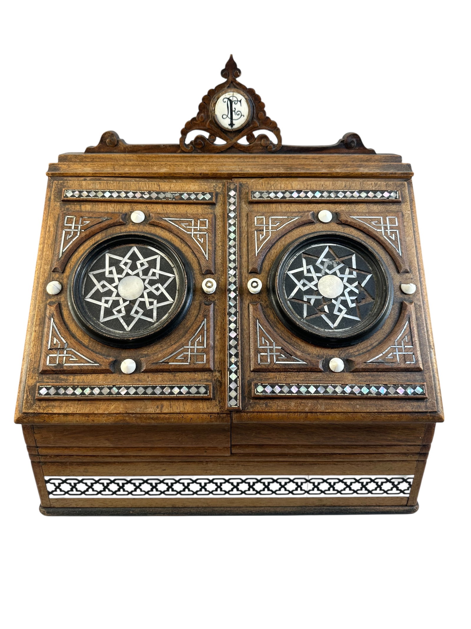 Very Decorative Antique French mailbox in the Moorish style With Mother of Peral, circa 1890: Very Decorative Antique French mailbox in the Moorish style With Mother of Peral, circa 1890. Size: 39cm x 43cm x 25cm (15 ins x 17 ins x 10 ins). TORG AUCTIONS offers bespoke packing and internationa