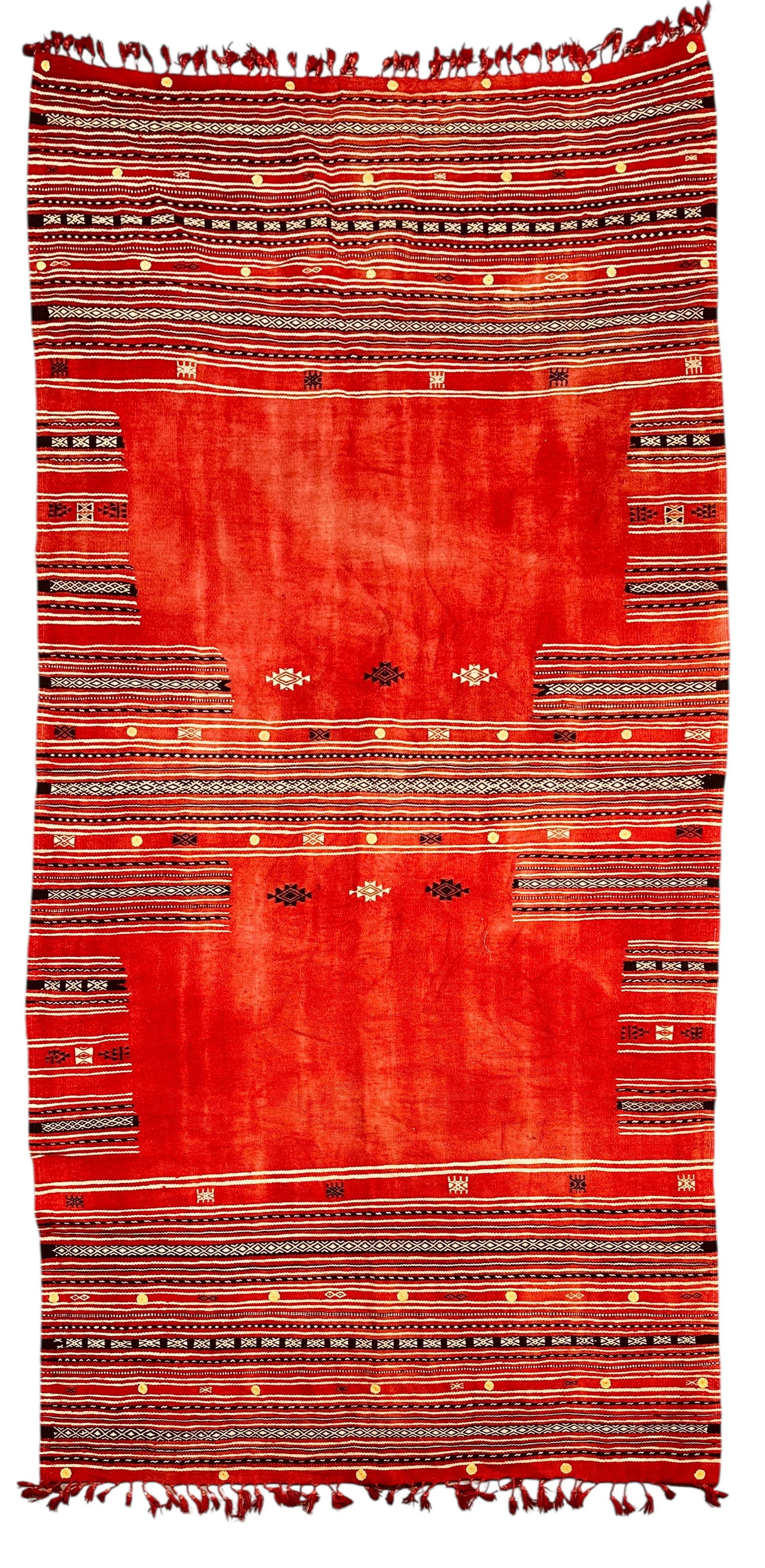 Antique And Very Rare Tunisian Woman Realm Bakhnoug Head & Shoulders Mantle Circa 1900: Antique And Very Rare Tunisian Woman Realm Bakhnoug Head & Shoulders Mantle Circa 1900. Size: 215 cm x 105 cm (84 ins x 41ins). TORG AUCTIONS offers bespoke packing and international and domestic ship