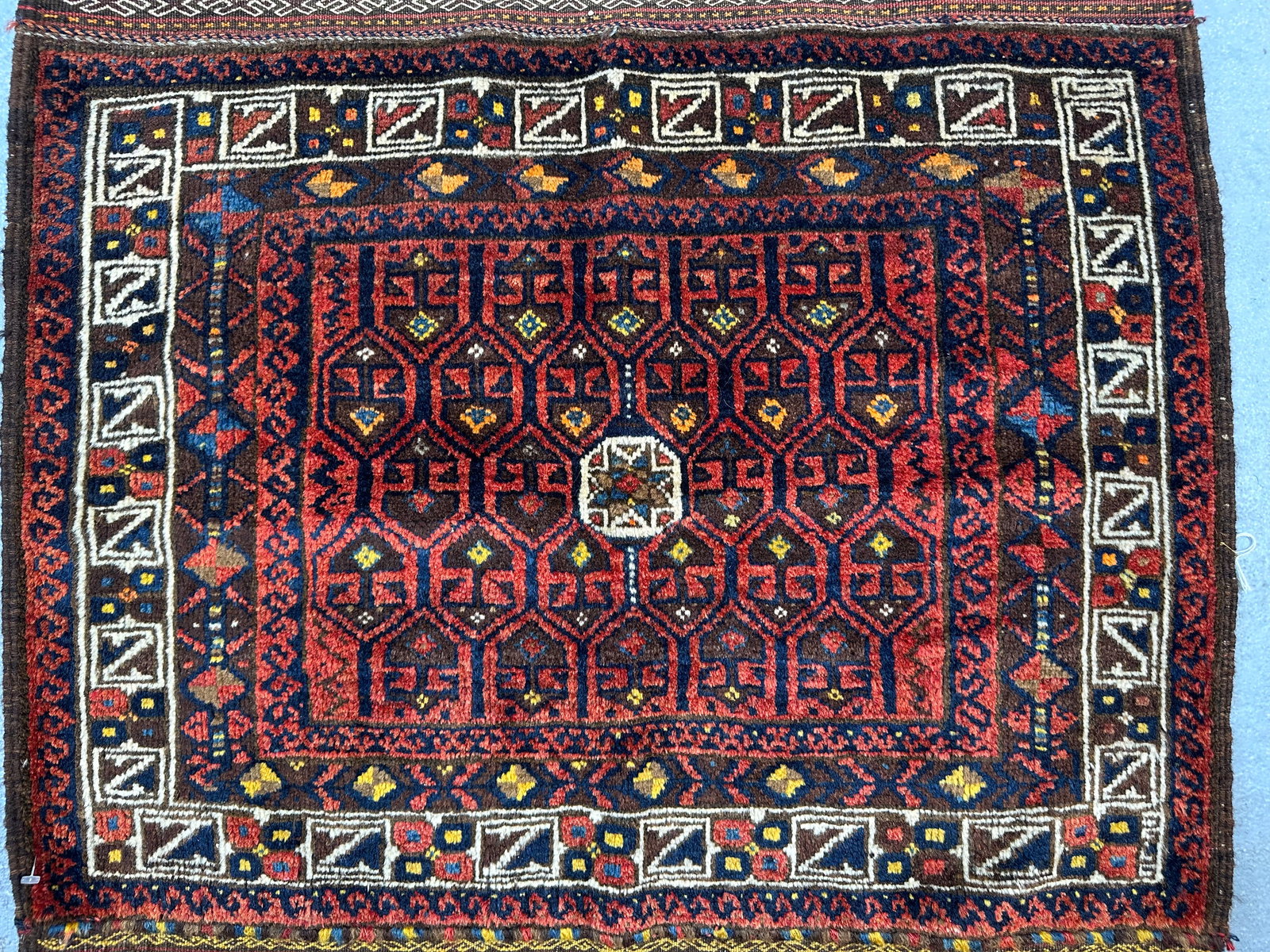Antique Decorative Baluch Bag Face Wool On Wool Foundation Circa 1900: Antique Decorative Baluch Bag Face Wool On Wool Foundation Circa 1900. Size: 84 cm x 75 cm (33 ins x 29.5 ins). TORG AUCTIONS offers bespoke packing and international and domestic shipping logistics f