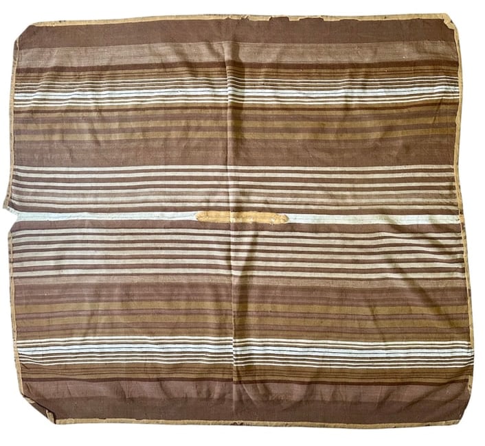 Antique Bolivian Aymara Wool Weave Textile - Poncho: Antique Bolivian Aymara Wool Weave Textile – Poncho in very good condition. Last Quarter of 19th Century. Size: 152 cms x 134 cms (60 ins x 53 ins). The Aymara are an indigenous people living in Bol
