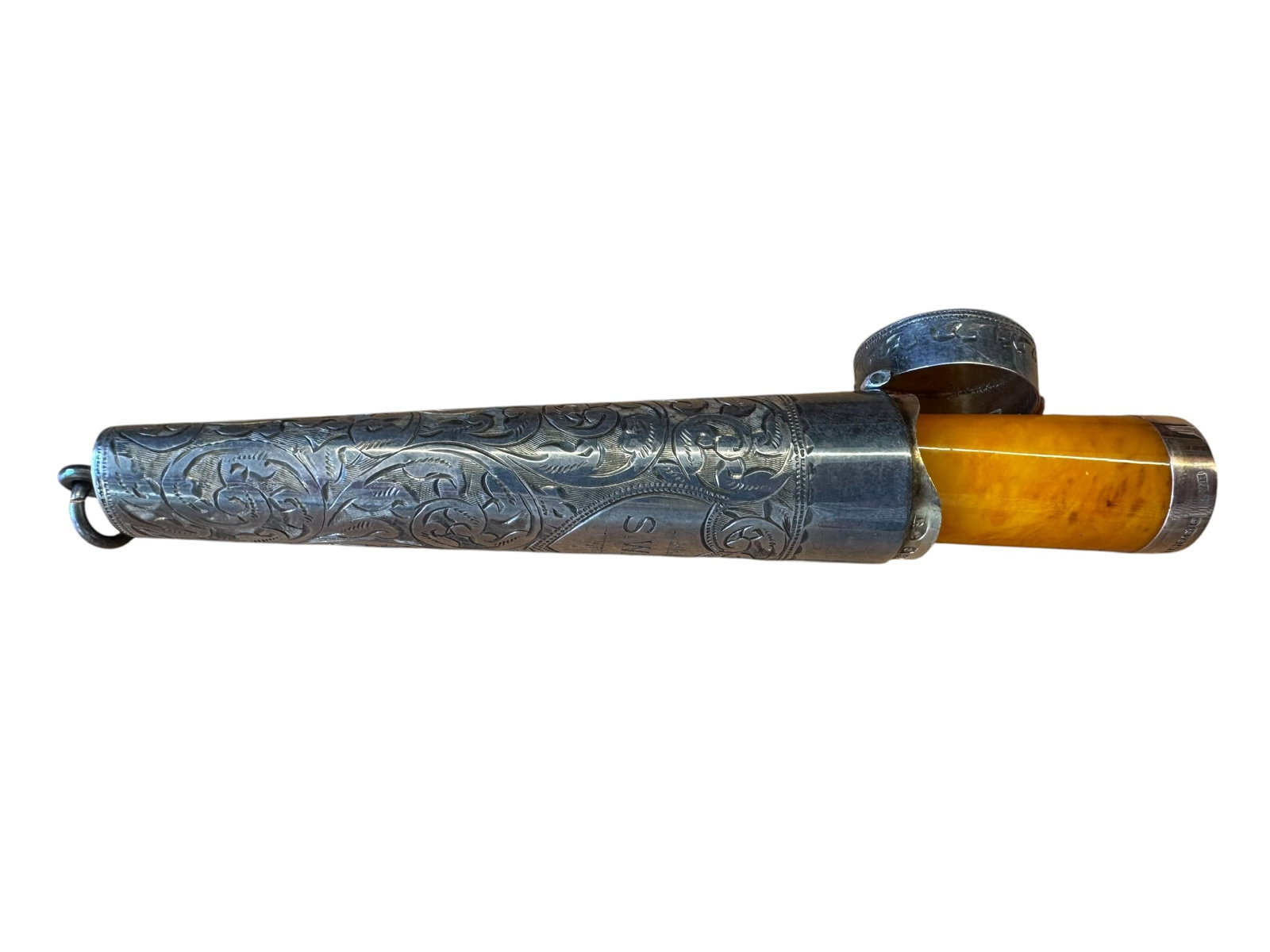 Exquisite Antique 9Ct Gold Collar Amber Cheroot Holderen In Silver Case Signed B & J 22.6gr: Exquisite Antique 9Ct Gold Collar Amber Cheroot Holderen In Silver Case Signed B & J. length: 10cm (4 ins) Total weight 22.6gr. TORG AUCTIONS offers bespoke packing and international and domestic ship