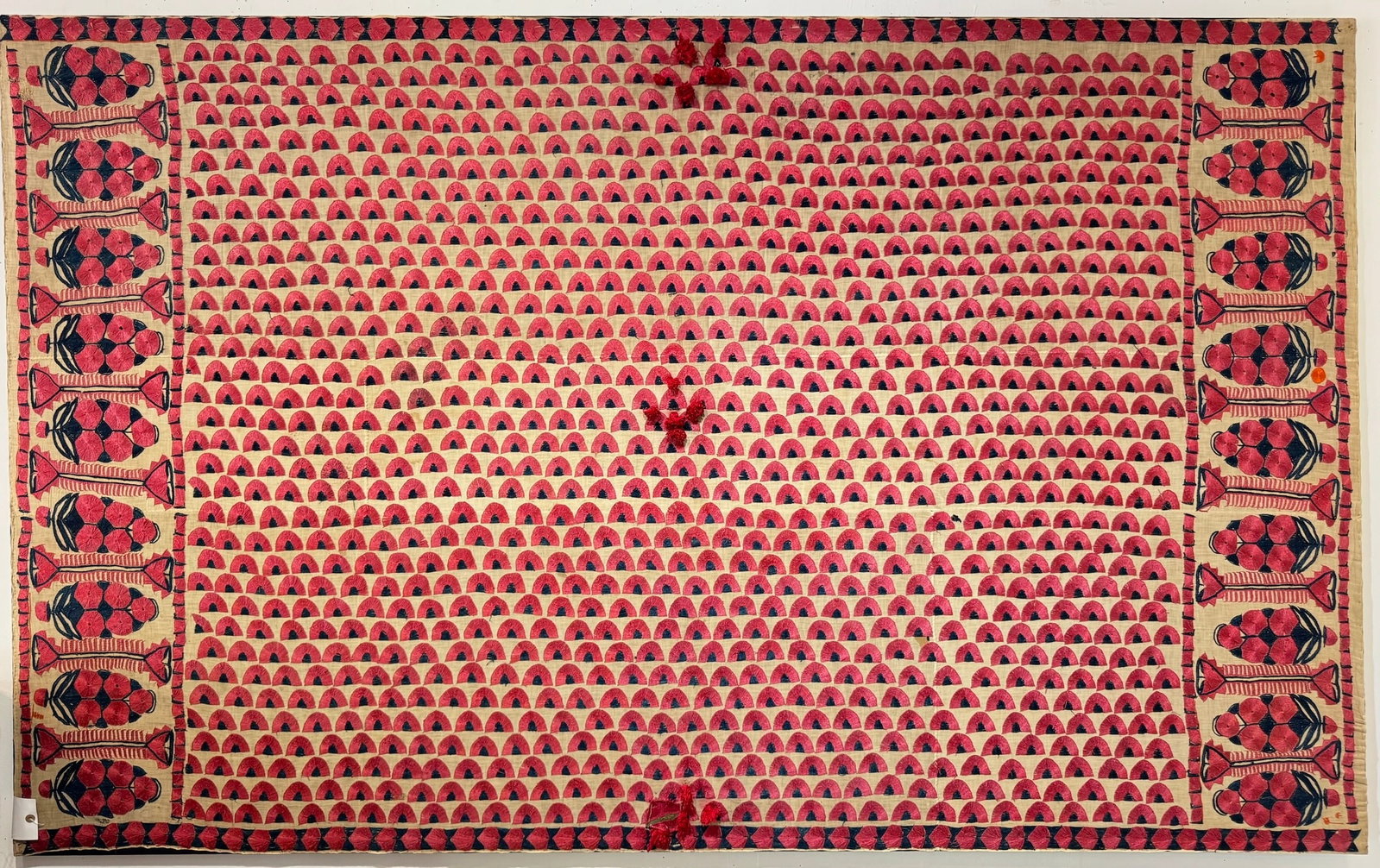 Large Antique Indian Sind Silk Embroidery Circa 1880: Large Antique Indian Sind Silk Embroidery Circa 1880. Size: 213 cm x 132 cm (83 ins x 52 ins). TORG AUCTIONS offers bespoke packing and international and domestic shipping logistics for sold items. Pl