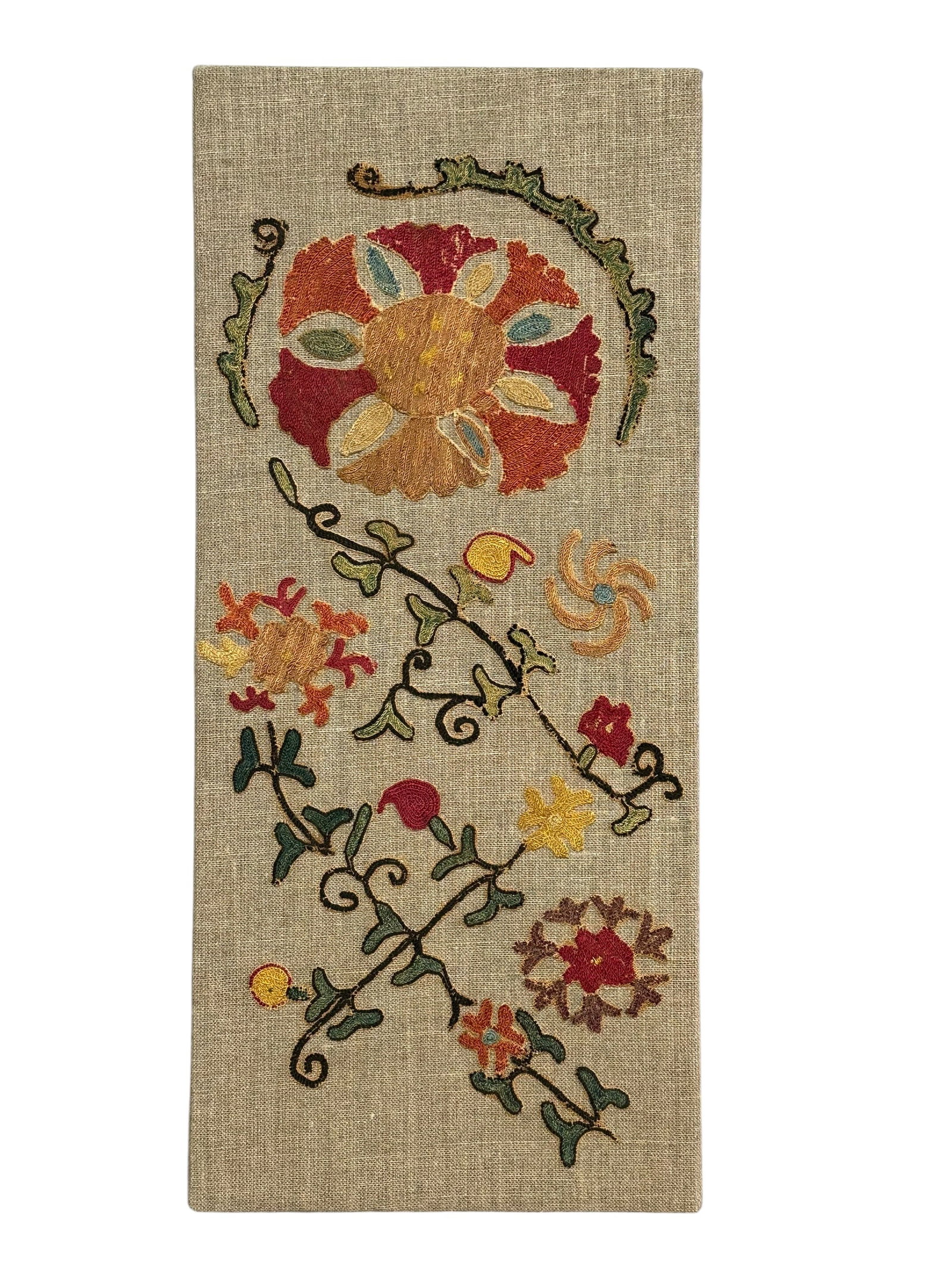 Antique Decorative Silk On Cotton Silk Suzani Fragment Framed Corca 1870: Antique Decorative Silk On Cotton Silk Suzani Fragment Framed Corca 1870. Size: 61 cm x 28 cm (11 ins x 24 ins). TORG AUCTIONS offers bespoke packing and international and domestic shipping logistics 