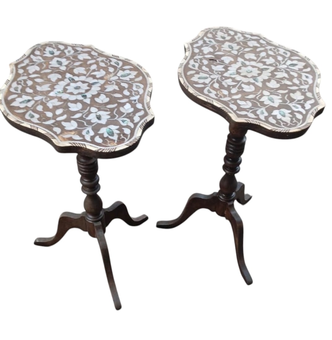 Antique Sryian Wooden Tea Table inlaid With Mother Of Pearl Circa 1930: Antique Sryian Wooden Tea Table inlaid With Mother Of Pearl Circa 1930. Size: 65 cm x 30 cm ( 26ins x 12ins). TORG AUCTIONS offers bespoke packing and international and domestic shipping logistics for