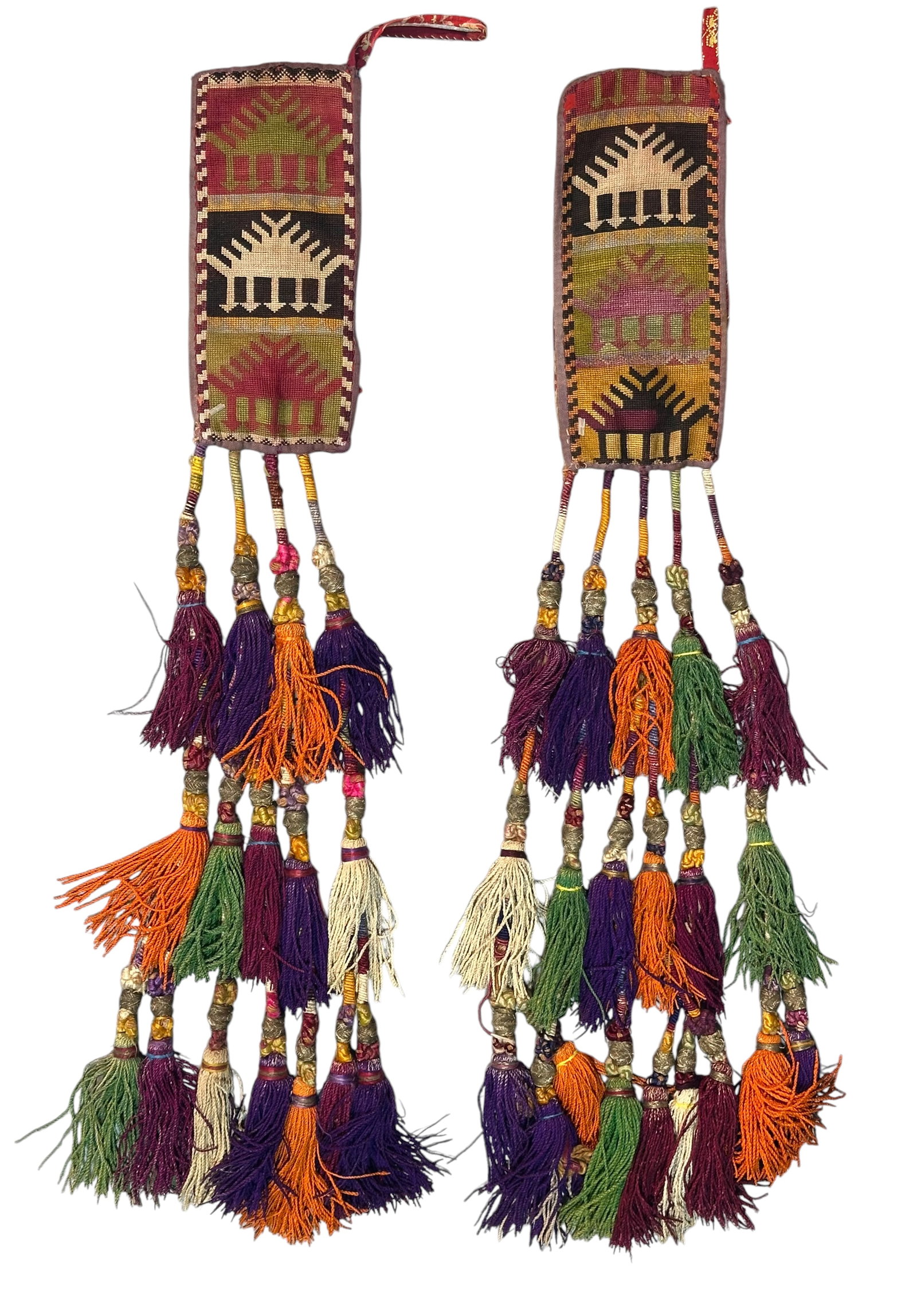 Antique An excellent Silk Cross-Stitched Uzbek Lakai Tribe Uut Kap Ilgich Talismanic Circa 1880: Antique An excellent Silk Cross-Stitched Uzbek Lakai Tribe Uut Kap Ilgich Talismanic Hanging Circa 1880. Size: 62 cm x 09 cm (24 ins x 3 ins). TORG AUCTIONS offers bespoke packing and international an