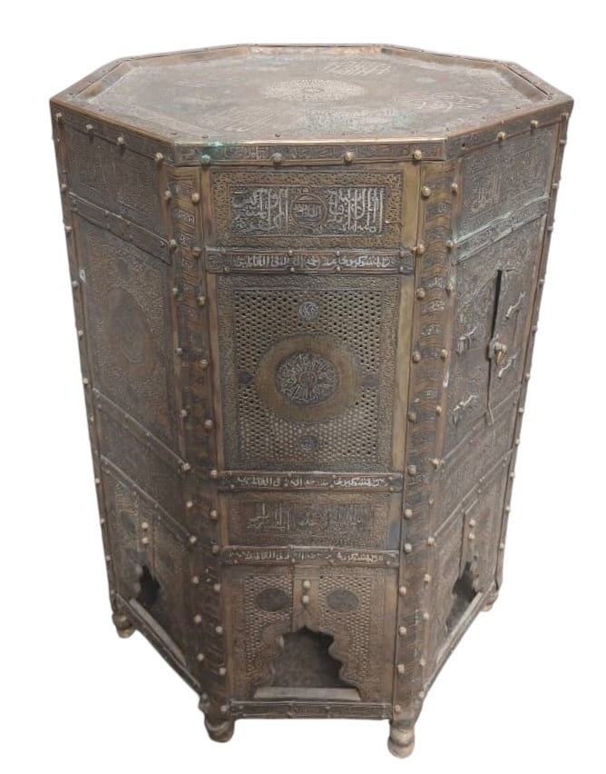 Antique Fine Syrian Quran / Koran Safe Keeper Copper Inlaid With Silver Circa 1890: Antique Fine Syrian Quran / Koran Safe Keeper Copper Inlaid With Silver Circa 1890. Size: 80cm x 56 cm x 56 cm (31 ins x 22 in x 22 ins). TORG AUCTIONS offers bespoke packing and international and dom