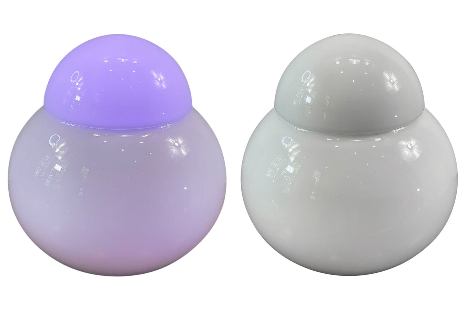 Vintage Daruma Table Lamp By Sergio Asti For Candel, Made In Italy: The bulbous form of Daruma is simple but casts a unique look and glow to its surroundings. The diffuser and cap consist of hand-blown polished white glass. Daruma is exhibited at the Museum of Modern