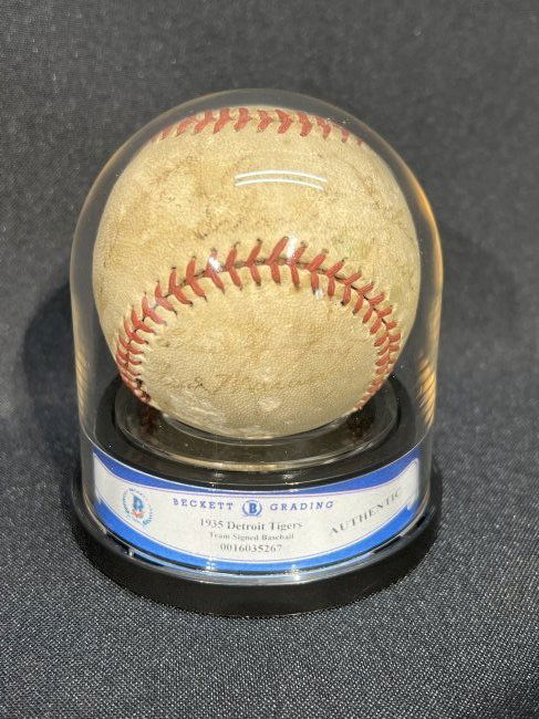 1935 Detroit Tigers Team Signed Baseball Cochrane, Gehringer, Hogsett, Marberry, Rogell, Rowe/Goslin (1 of 15)