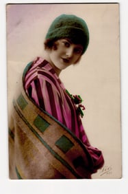 Hand-Tinted Photo Postcard of Woman with Shawl and Hat, Léco 437, Fabrication Française