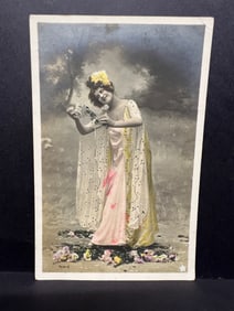 French Hand-Colored Portrait Postcard of Performer, ANTH PARIS Studio, Série n. 630, PM 1906