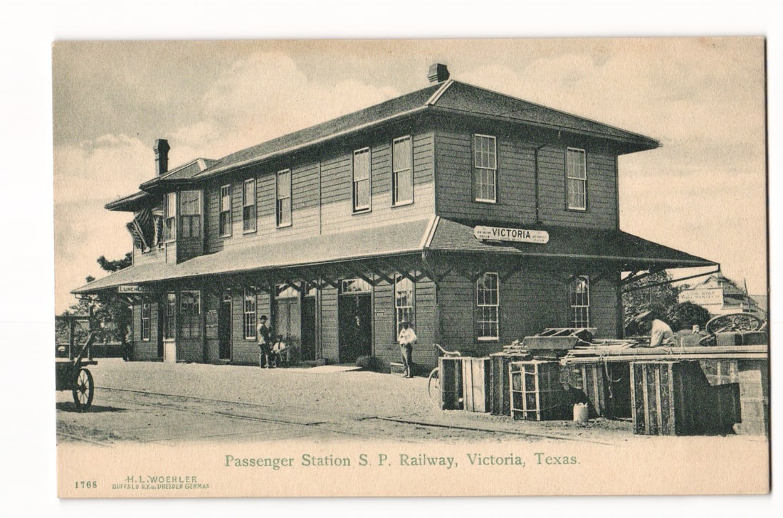 Victoria, Texas: S. P. Railway Passenger Station Exterior, Figures & Carts, Early 1900s Postcard (1 of 2)