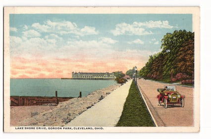 Postcard view of Lake Shore Drive and the bathing pavilion at Gordon Park in Cleveland, Ohio c.1910s