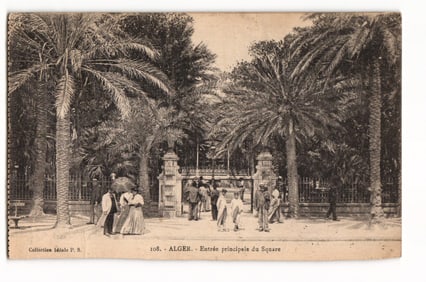 Postcard depicting the 'Entrée principale du Square' in Algiers, Algeria with people and palms