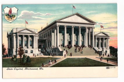 Postcard of the Virginia State Capitol building in Richmond, with people on the lawn and steps, UDB