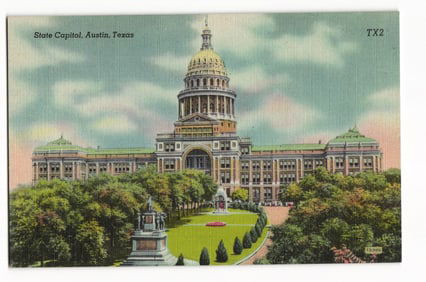 Linen postcard showing the State Capitol building and grounds in Austin, Texas, a Colourpicture card