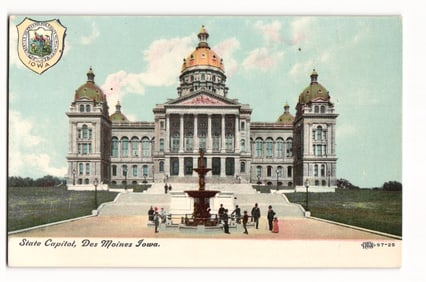Postcard showing the Iowa State Capitol building with its golden dome and fountain, Des Moines, IA.