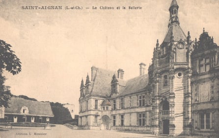 Postcard showing the historic Château de Saint-Aignan and the Saddlery in Loir-et-Cher, France.