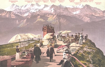 Postcard depicting the busy summit of Rigi-Kulm (1800m), Switzerland, with a panorama of the Bernese