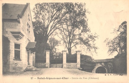 Postcard of Saint-Aignan-sur-Cher, France showing the entrance to the Park (Château) circa 1918.
