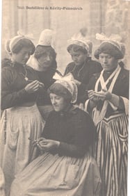 Postcard showing a group of Breton lacemakers (Dentellières) at work in Kérity-Penmarch, France.