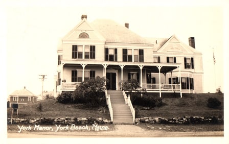 RPPC postcard of the stately York Manor hotel building in York Beach, Maine, early 1910s view.