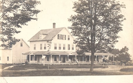 RPPC Real Photo Postcard showing a large farmhouse with a long wrap-around porch, Wendell,