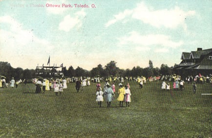 Postcard showing a large crowd at the Hay-day or Picnic in Ottawa Park, Toledo, Ohio, circa 1912.