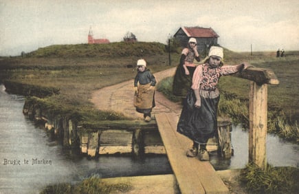 Postcard showing children in traditional costume on a small wooden bridge (Brugje) in Marken,