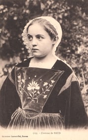 Postcard of a young woman in the traditional costume of Baud, Brittany, France. Laurent-Nel, c.1900s