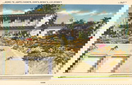 Linen postcard depicting the hillside Spanish-style home of actress Janet Gaynor in Santa Monica,