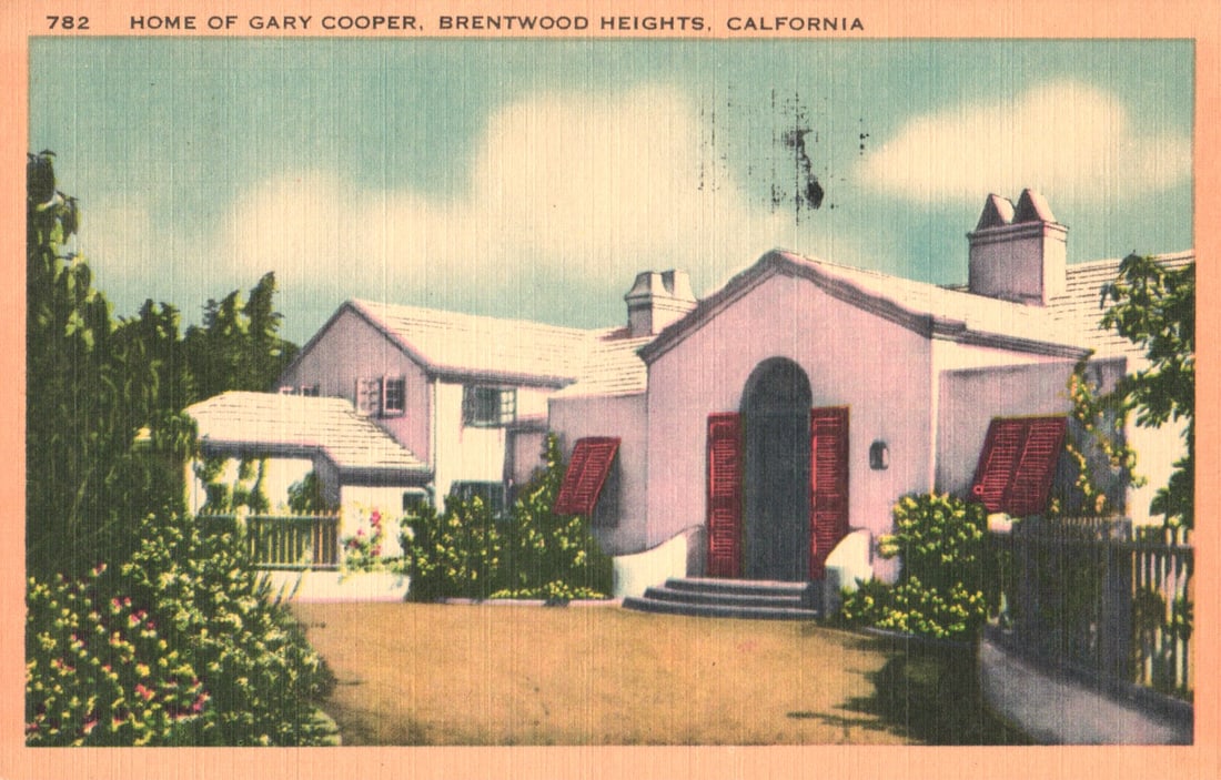 Linen postcard showing the home of famous movie actor Gary Cooper in Brentwood Heights, California (1 of 2)