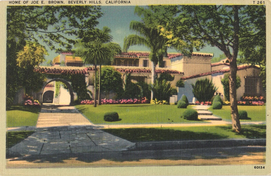 Linen postcard showing the Spanish-style home of comedian Joe E. Brown, Beverly Hills, California (1 of 2)