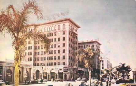 Postcard showing the Beverly Wilshire Hotel on Wilshire Boulevard in Los Angeles, California c.