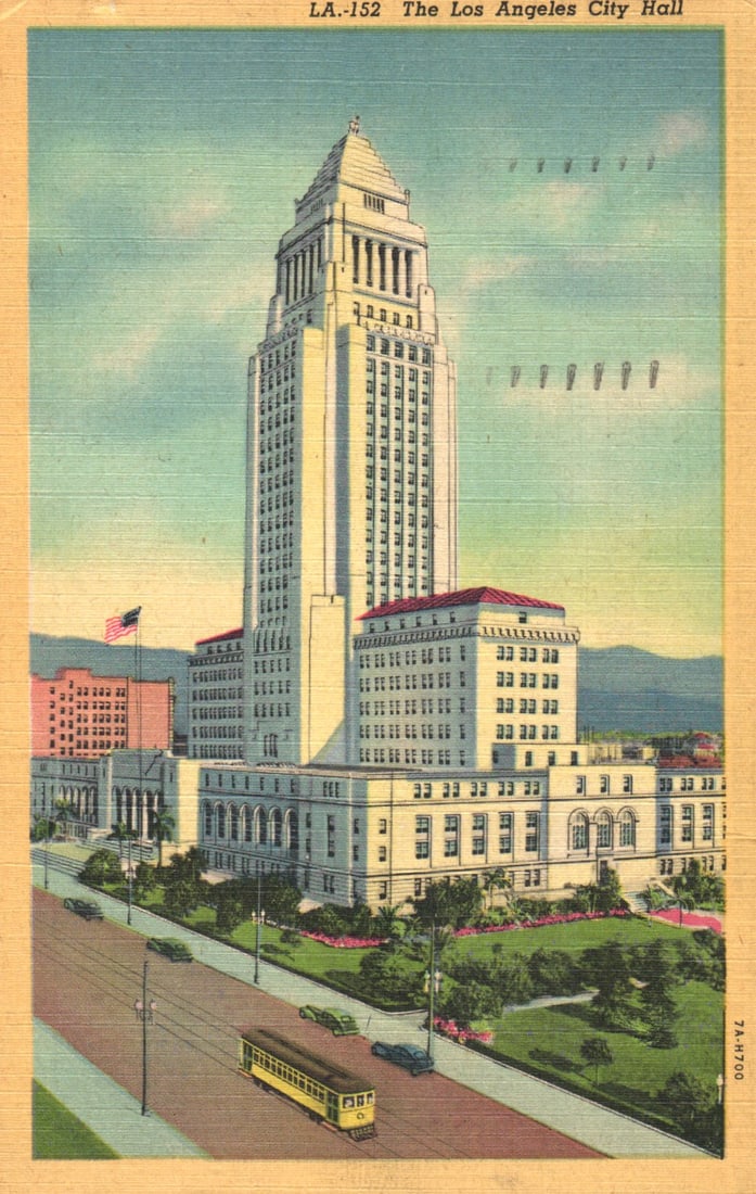 Linen postcard showing the iconic Art Deco skyscraper, Los Angeles City Hall, in downtown: You are bidding on an original postcard and not a reprint. Please view photos for further description and condition considerations. Please know the scans may be darker or lighter than the actual item'