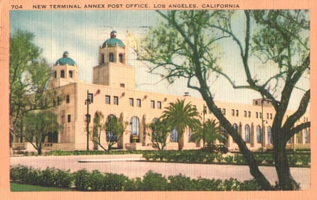 Linen postcard showing the Spanish cathedral-style New Terminal Annex Post Office, Los Angeles,