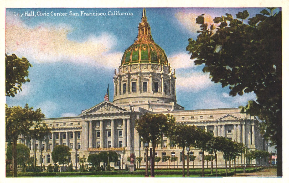 Postcard showing the grand City Hall in the Civic Center of San Francisco, California, c. 1920s.: You are bidding on an original postcard and not a reprint. Please view photos for further description and condition considerations. Please know the scans may be darker or lighter than the actual item'