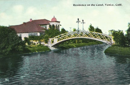 Color postcard depicting a residence and decorative lattice bridge over the canals of Venice,