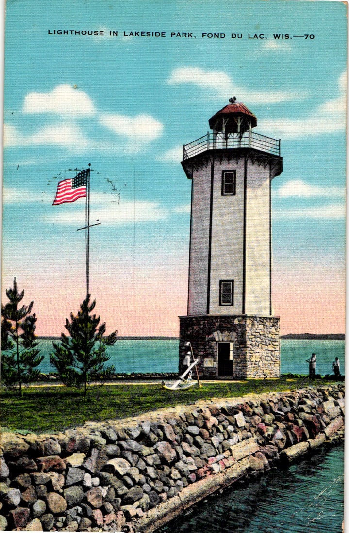 Postcard of the Lighthouse in Lakeside Park, Fond du Lac, Wisconsin, with American flag, c. 1940s: Please view photos for further description and condition considerations. Please know the scans may be darker or lighter than the actual item's true appearance. ACME Auctions offers FREE DOMESTIC SHIPP
