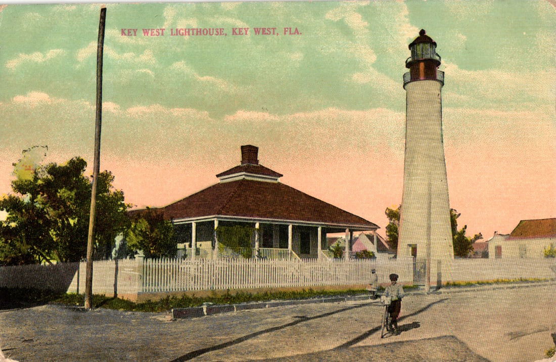 Postcard showing the Key West Lighthouse and Keeper's Quarters in Key West, Florida circa 1910s (1 of 2)