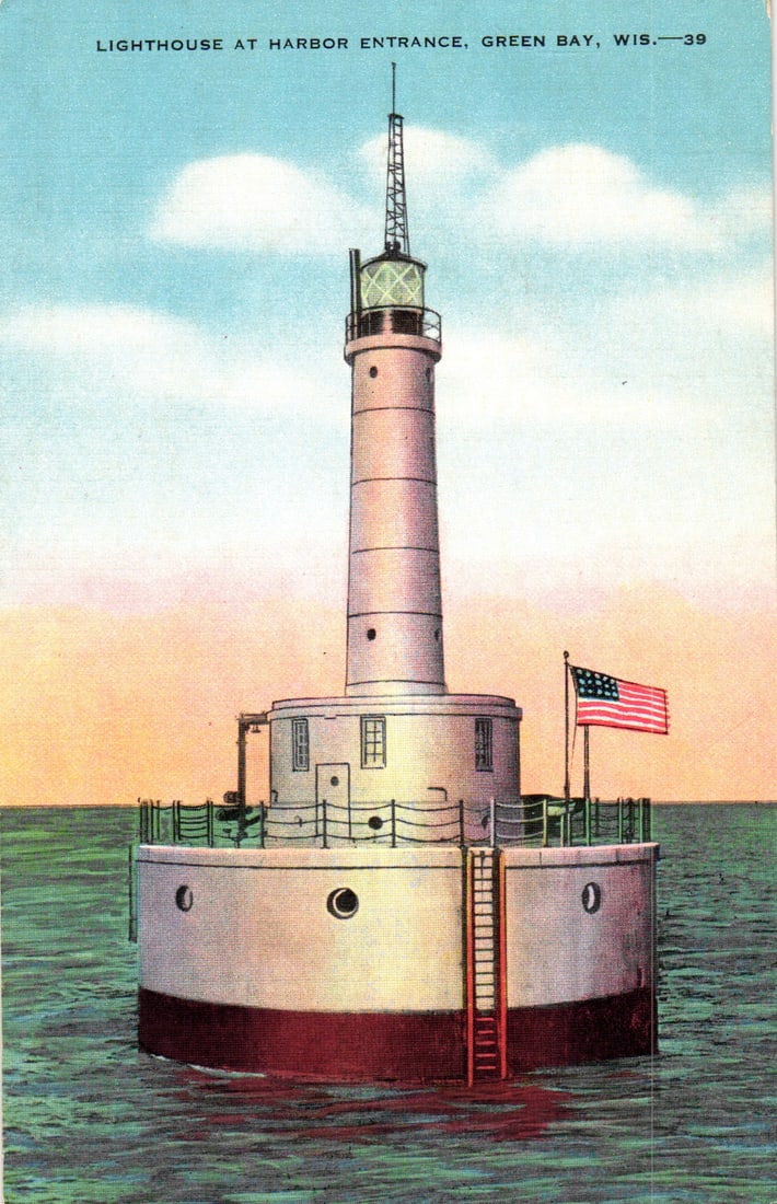 Postcard of the Lighthouse at the Harbor Entrance to Green Bay, Wisconsin. Linen era c. 1940s view.: Please view photos for further description and condition considerations. Please know the scans may be darker or lighter than the actual item's true appearance. ACME Auctions offers FREE DOMESTIC SHIPP