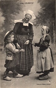 Postcard 'Charité' shows elderly woman & children in traditional Breton folk costume from Quimper