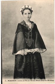 RPPC postcard of a young woman in the traditional Fête costume of l'Ile-aux-Moines, Brittany,
